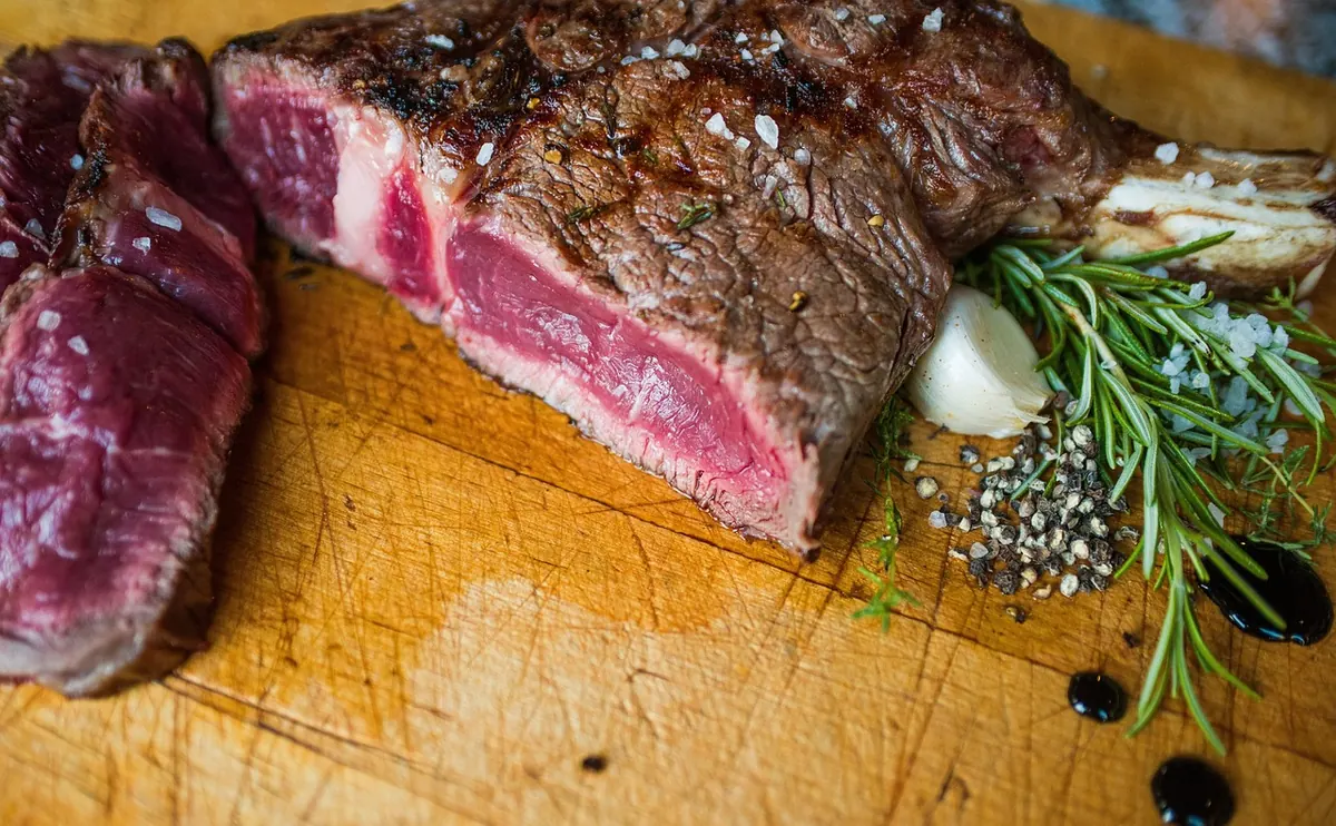 How to Choose Food-Safe Wood for Handmade Chopping Boards and Serving Platters